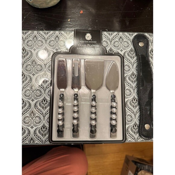 Wild Eye Designs Glass Platter and Cheese Serving Set NWT - Picture 2 of 2